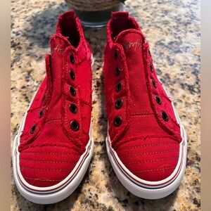 Like new : BLOWFISH Malibu Slip-On Twill Sneakers in
Jester Red, Size 7.5